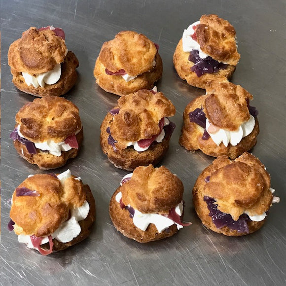 Choux au magret de canard et confit d'oignons